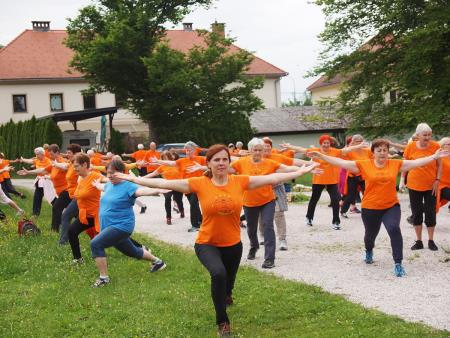 predsednica telovadi s Kamničani_foto_Dusan Letnar